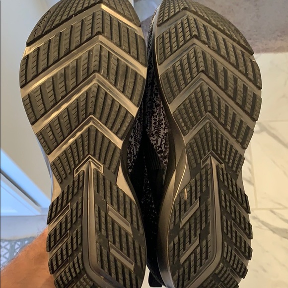 Brooks Levitate 3 shoes. Men’s 12.5 regular width. - Picture 4 of 6